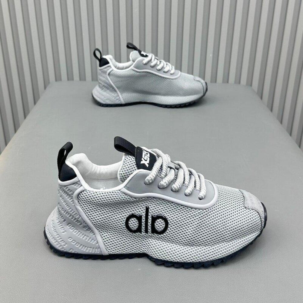 Low-top soft-soled casual sneakers