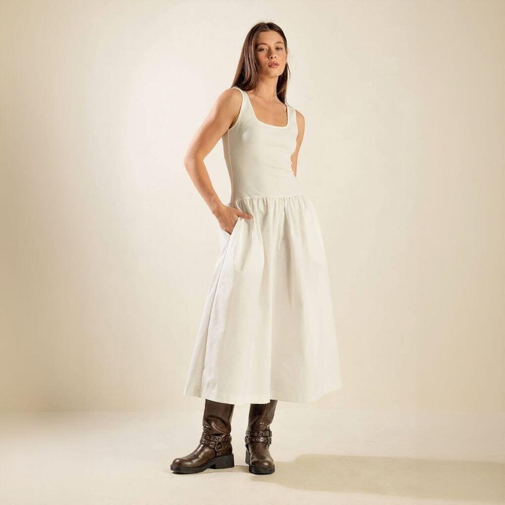 Plus-size solid color sleeveless dress