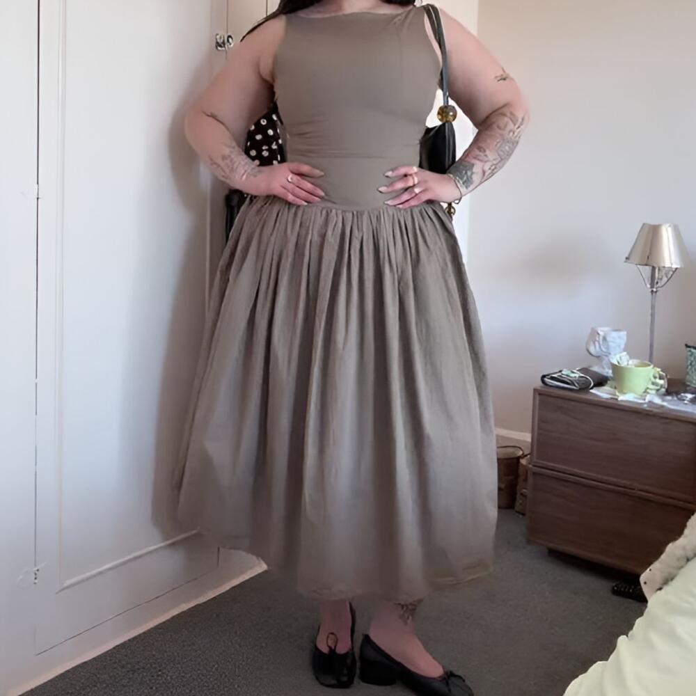 Plus-size solid color sleeveless dress