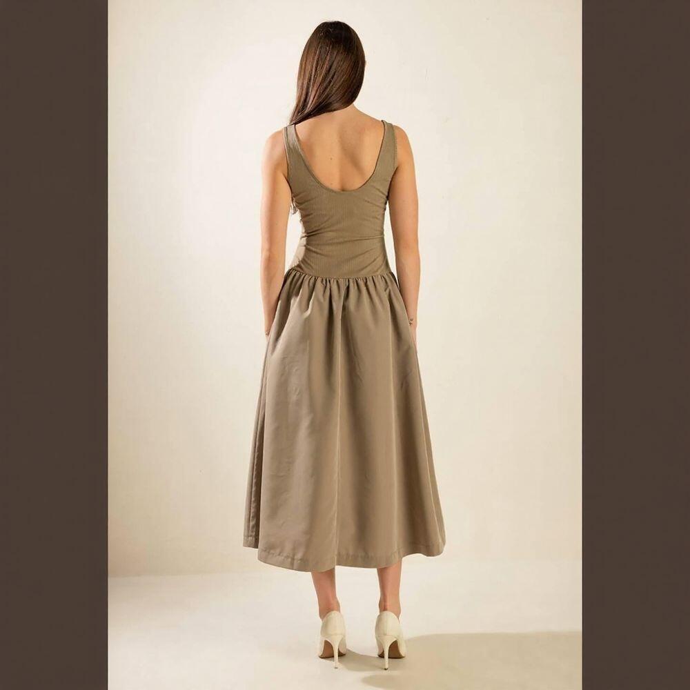 Plus-size solid color sleeveless dress