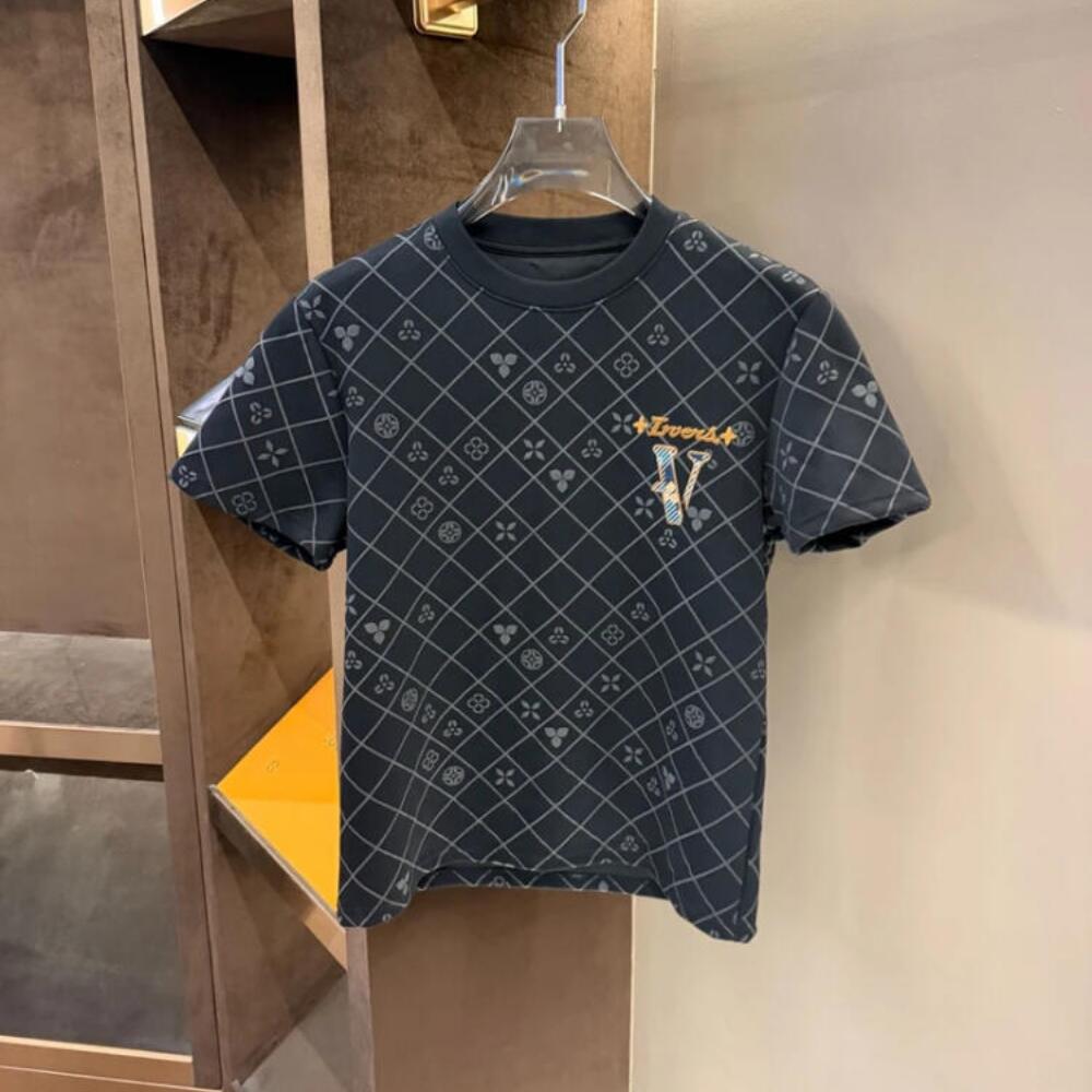 V‑Shaped Plaid T‑Shirt & Four‑Leaf Clover Shorts Set