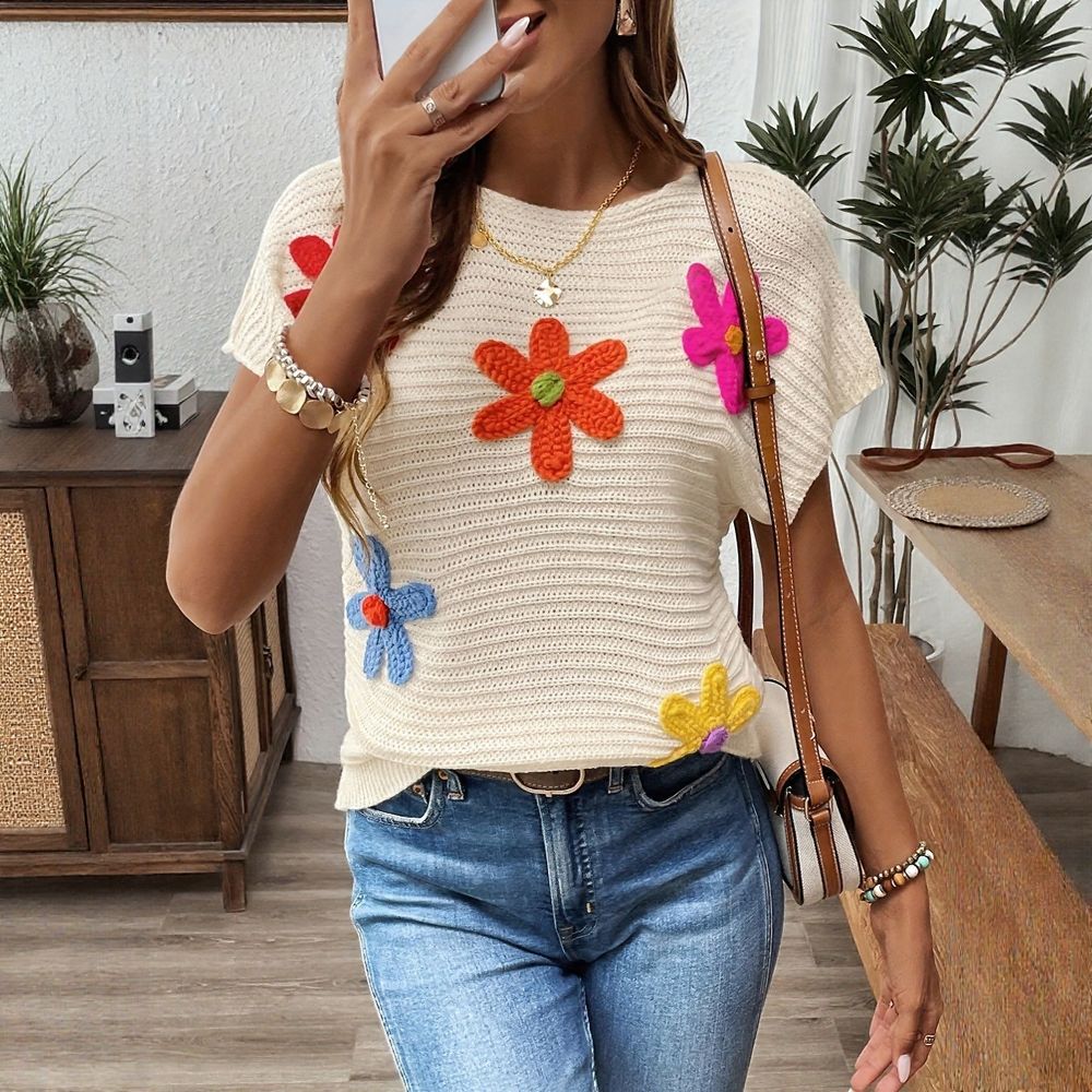 Round Neck Appliqué Sleeveless Blouse