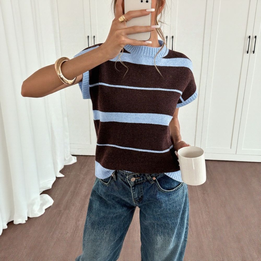 Round Neck Appliqué Sleeveless Blouse
