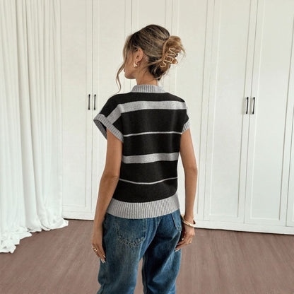 Round Neck Appliqué Sleeveless Blouse