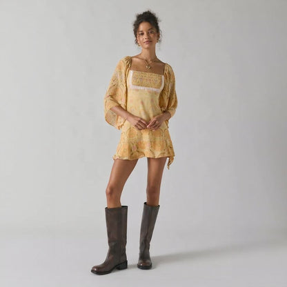 Bell-sleeved short skirt