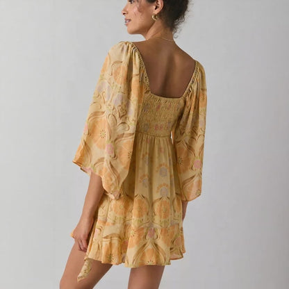 Bell-sleeved short skirt