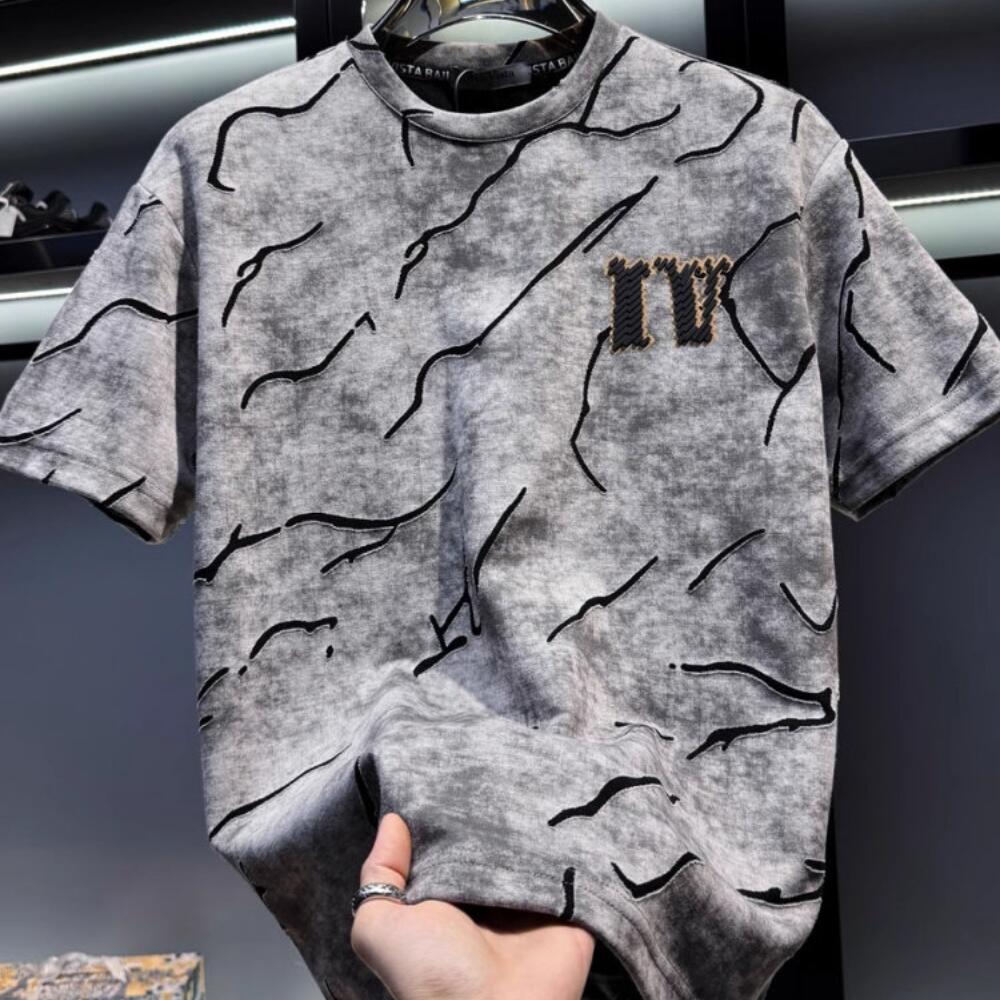 Distressed and ripped crew neck short-sleeved shirt