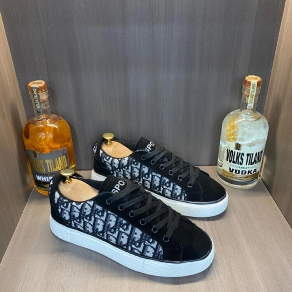 Flat casual shoes