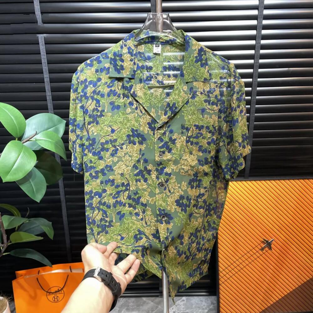 Lightweight and breathable patterned men's short-sleeved shirt