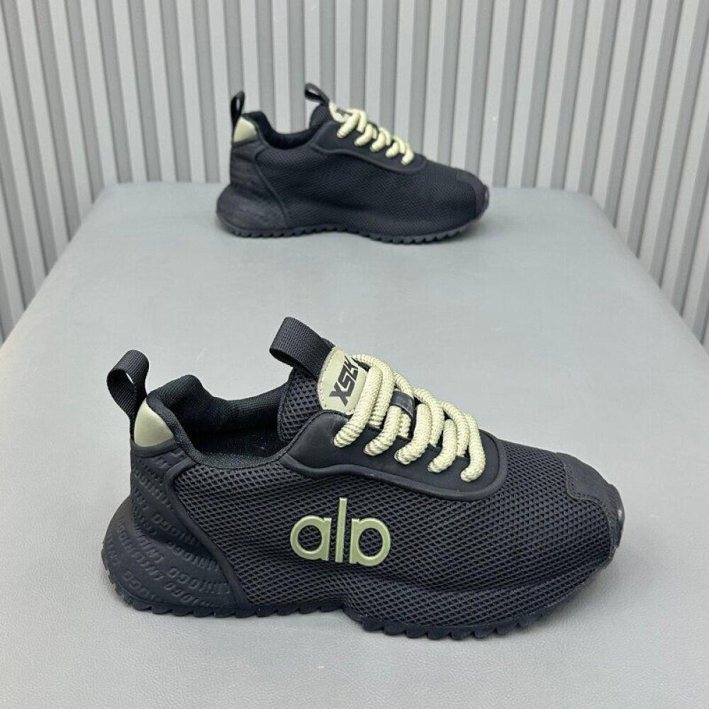 Low-top soft-soled casual sneakers
