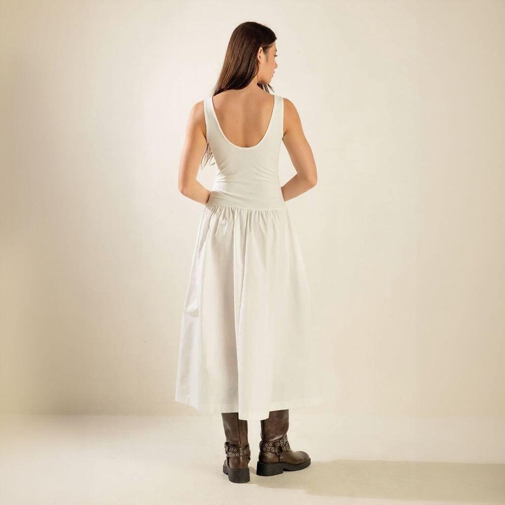 Plus-size solid color sleeveless dress