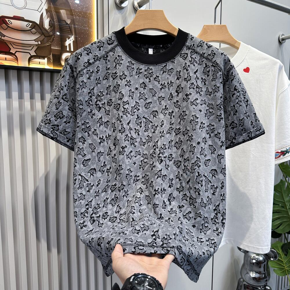 Retro distressed short-sleeved shirt
