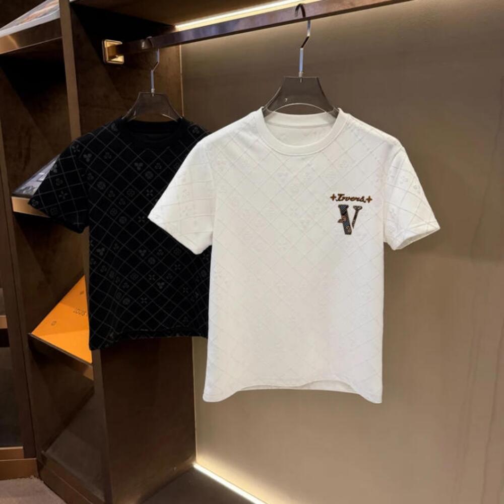 V‑Shaped Plaid T‑Shirt & Four‑Leaf Clover Shorts Set